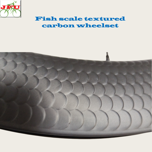 Juego de Ruedas de Fibra de Carbono Completo con Diseño de Escamas de Pescado Personalizado para Cervelo, Pinarello, Colnago, Canyon, Factor, Scott, Trek, Hecho en China - Product Image 2