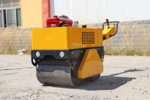 Compacteur hydraulique 1T, mini rouleau vibratoire à double tambour pour la réparation routière - Product Image 5