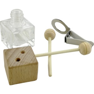 Diffusore di Profumo per Auto di Lusso, Bottiglia Vuota, Accessorio Auto con Clip, Pendente in Metallo e Vetro per Bocchetta dell'Aria Condizionata, Olio Essenziale - Product Image 3