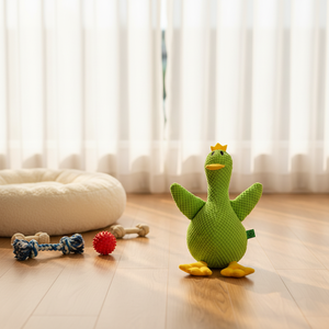 Compañero de Sueño para Perros, Juguete de Peluche de Pato Ecológico y Sostenible, Resistente a Mordidas, con Sonido para Mantener a tu Mascota Entretenida - Product Image 3