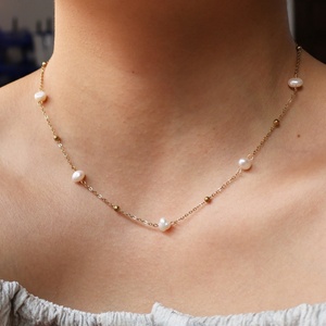 สร้อยคอโซ่ไข่มุกเทียมทรงเรขาคณิตชุบทองสไตล์เกาหลีสำหรับผู้หญิง ดีไซน์หลากหลายรูปแบบการสวมใส่ - Product Image 4