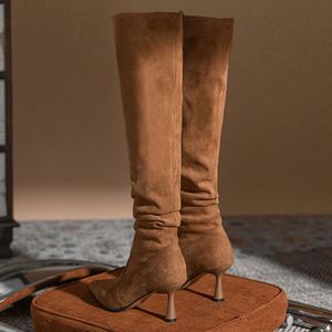 2024 moda de invierno bota larga de tacón alto para mujer estilo Retro Simple con terciopelo y gamuza puntiaguda - Product Image 3
