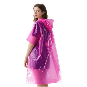 <span class=keywords><strong>Poncho</strong></span> <span class=keywords><strong>de</strong></span> <span class=keywords><strong>pluie</strong></span> en plastique <span class=keywords><strong>transparent</strong></span> jetable personnalisé bon marché pour adultes PE <span class=keywords><strong>Poncho</strong></span> imperméable pour les activités <span class=keywords><strong>de</strong></span> plein air et le camping - Product Image 5