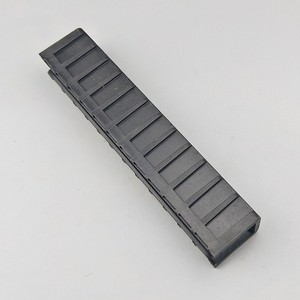 Revestimientos de zapatas para elevadores Hitachi 8K13K de 200 mm de longitud para rieles principales de elevadores de carga y montaplatos - Product Image 1