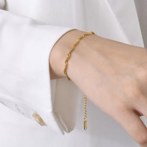 स्टेनलेस स्टील थोक टार्निश फ्री पीवीडी गोल्ड प्लेटिंग स्पियल सिंगापुर रस्सी चेन वॉटर वेव ट्विस्टेड चेन ब्रेसलेट पायल - Product Image 3