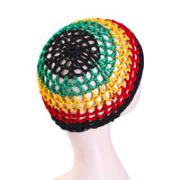 PARTYMENT Gorro de punto tipo Kufi Rasta con bordado 3D, tejido común, estilo Jamaica, elástico, color arcoíris, étnico africano, con red para el pelo