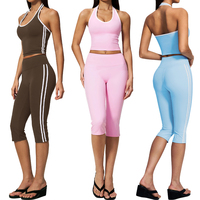 Ensemble de yoga deux pièces TZ4506-4 : débardeur à col en V et bretelles halter avec coussinets intégrés et legging capri, 30 % élasthanne, 70 % nylon