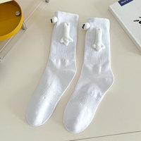 Chaussettes mi-mollet tendance 2024, chaussettes de couple 3D avec aimants, chaussettes créatives à aspiration magnétique