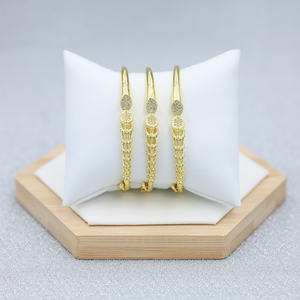 Di alta qualità 18K oro placcato in ottone zircone disegno geometrico braccialetto per le signore impermeabile nuovo stile di moda europa stati uniti - Product Image 5