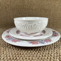 Service de table en céramique à motifs floraux roses vintage, assiettes et bols en porcelaine avec bordure dorée pour la décoration de table