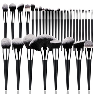 Juego de 45 Brochas de Maquillaje Profesionales de Pelo de Cabra Natural, Color Negro, Marca Privada para Mujer, Logotipo Personalizado, Alta Calidad y Lujo - Product Image 1