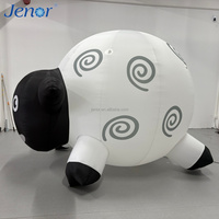 Moutons gonflables mignons de dessin animé utilisés pour la décoration de fêtes, la mise en scène et la publicité promotionnelle.