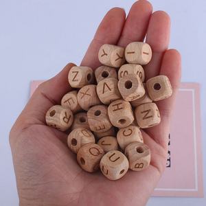 Cuentas de Haya Cuadradas de 12mm al por Mayor para Cadena de <span class=keywords><strong>Chupete</strong></span> DIY, Accesorios para Pulseras, Mordedor para Bebé, Cuentas de Madera <span class=keywords><strong>con</strong></span> Letras para <span class=keywords><strong>Nombre</strong></span> <span class=keywords><strong>Personalizado</strong></span> - Product Image 2