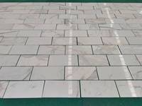Guanmay Vente en gros Carreaux de marbre blanc Calacatta pour carreaux de sol et de mur Pierre naturelle Décoration en marbre