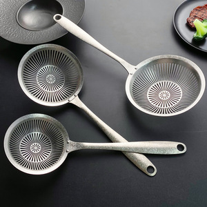 กระชอนกรองตาข่ายไทเทเนียมแท้ ขนาดใหญ่ สำหรับกรองเส้นก๋วยเตี๋ยว เกี๊ยว หม้อไฟ ใช้ในครัว อเนกประสงค์ - Product Image 4