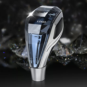 Accessoires <span class=keywords><strong>de</strong></span> voiture universels <span class=keywords><strong>de</strong></span> haute qualité, pièces modifiées, <span class=keywords><strong>pommeau</strong></span> <span class=keywords><strong>de</strong></span> levier <span class=keywords><strong>de</strong></span> <span class=keywords><strong>vitesse</strong></span> en cristal LED coloré avec logo personnalisé - Product Image 2