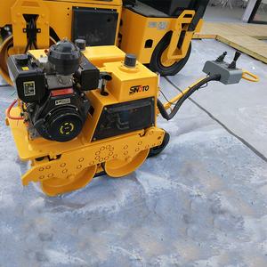 Piccolo Rullo Compattatore a Doppio Tamburo Vibrante a Benzina o Diesel, Compattatore Manuale da 2 Tonnellate - Product Image 5