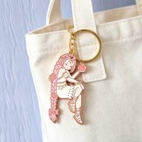Porte-clés en métal plaqué or à bon prix, porte-clés fantaisie personnalisé pour fille, porte-clés en émail dur pour cadeaux et décoration