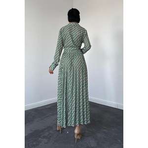 Elegante Conjunto de Camisa y Falda de Viscosa Estampada Verde para Mujer, Traje de Crepé de Manga Larga, Estilo Vestido Maxi Transpirable - Product Image 1