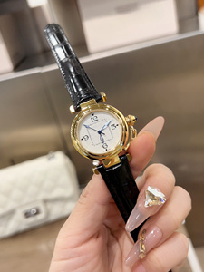 Reloj mecánico automático moderno y elegante, correa de cuero con estampado de cocodrilo negro, textura delicada, lectura de la hora clara - Product Image 1