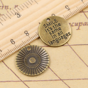 จี้เงินโบราณขนาด20x20มม. ทำด้วยมือแบบทำมือเครื่องประดับทิเบตค้นพบเครื่องรางชุบทอง 'ยิ้ม'-เหมือนกันในทุกภาษา - Product Image 5