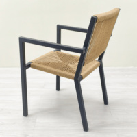 Fauteuil de jardin empilable moderne en aluminium avec assise et dossier en rotin tressé HDPE pour restaurant, bistrot, café, terrasse et salle à manger en extérieur