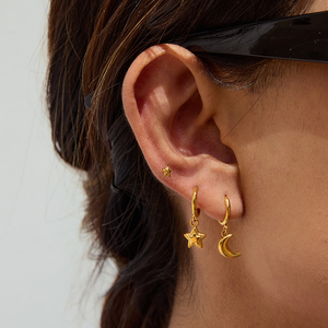J&D - Juego de 3 Pares de Aretes de Acero Inoxidable con Baño de Oro de 18k, Diseño de Estrella y Luna Martilladas, Versátiles - Product Image 1