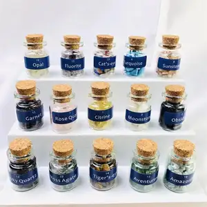 24 צבעים סיטונאי טבעי צ 'אקרת גביש שבב מאחל בקבוק חצץ מזל בברכת זכוכית בקבוק עבור בית דקו
