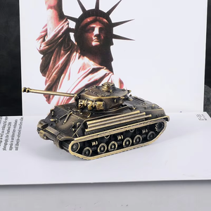 Modelo de Tanque M4A3E8 Sherman Fundido a Presión - Acabado Bronce - Segunda Guerra Mundial - para el Tablero del Automóvil y Decoración del Hogar |   Regalo Coleccionable - Product Image 1