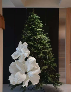 L-169 Elegante, Schlichte Riesige Weihnachtsbaum-Dekoration mit Weißen Künstlichen Blütenköpfen für Schaufenster und Außendekoration - Product Image 5