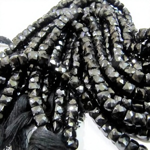 Perles en spinelle noire en forme de cube 3D, 6 à 7 mm, perles en spinelle noire facettées en forme de boîte, brin de 8 pouces de long - Product Image 1