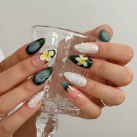 Ongles à presser en acrylique faits main vert foncé dégradé, avec décorations 3D en plumeria et perles coquillage en relief, forme amande, personnalisables