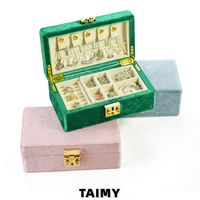 Boîte à bijoux rectangulaire en velours multicouche personnalisée avec logo, avec serrure, plateau amovible et couvercle rabattable pour le rangement des bijoux