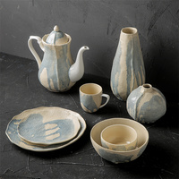 Assiettes de restauration en céramique blanche bleue faites à la main Design personnalisé Articles de maison Plats de service décoratifs Pack de motifs en argile