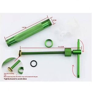 Outil de poterie en métal souple rotatif Squeezer Clay avec design sculpté pour la création de boucles d'oreilles - Product Image 4