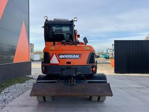 รถขุดล้อยางขนาดเล็กแบบใช้ล้อ6ตันเครื่องยนต์คัมมินส์ DX55W - Product Image 3