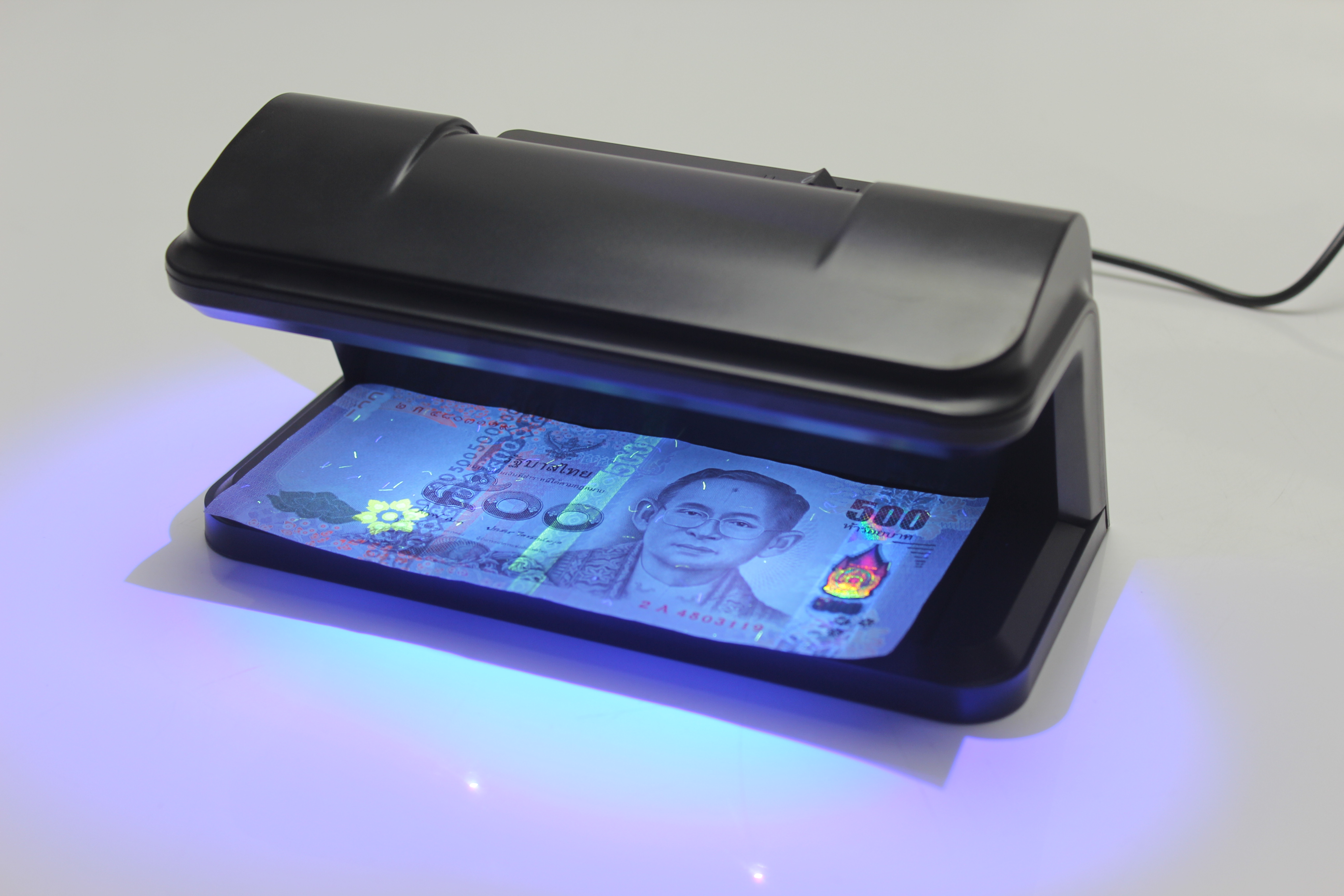 2 LED Ultraviolet Currency Detector Counterfeit Money Detection ...