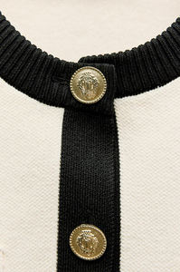 Cardigan in Maglia a Maniche Corte 100% Poliestere Primavera Estate 2026 Nuovo con Bottoni Dorati Stile Classico Old Money Maglioni da Donna - Product Image 5