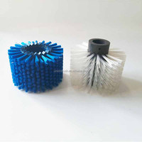 Brosse à rouleaux modulaire segmentée en zig-zag pour le nettoyage des convoyeurs