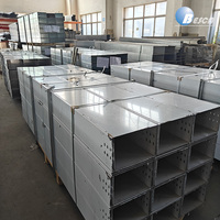 Système de goulottes pour câbles pour la gestion des câbles réseau et l'organisation des fils électriques dans les salles de serveurs des centres de données IEC61537 et IEC61084