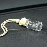 Vente en gros de flacons de parfum pour voiture de luxe, 8 ml, vides, en verre, forme cylindrique, diffuseur de parfum pour voiture suspendu avec couvercle en bois