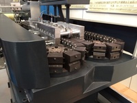 Ligne d'extrusion de tuyaux ondulés en plastique, machine à vis simple, moteur PMMA 30KW, boîte de vitesses, haute productivité, PLC, pompe à roulement