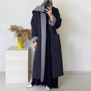 Giacca in Cashmere imbottita in lana bicolore doppio lato con collo a sciarpa - Product Image 1