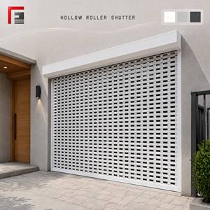 Porte à enroulement motorisée en aluminium avec grille de sécurité ventilée pour devanture de magasin - Product Image 1