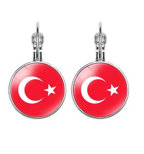 أقراط نسائية جديدة بتصميم علم مالطا الوطني على سلسلة معدنية مع قبة زجاجية - Product Image 4