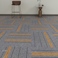 Dalles de moquette commerciales pour bureaux, avec support PVC, gris rayé, revêtement de sol modulaire, vente en gros, tapis carré emboîtable personnalisé