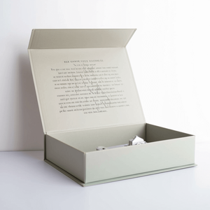 Scatola per Scarpe e Abbigliamento in Carta Rigida Riciclabile con Logo Personalizzato, Confezione Regalo di Alta Gamma per Abbigliamento - Product Image 1