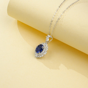 Collar con Colgante de Zafiro de Laboratorio en Plata de Ley 925 con Brillantes Detalles de Diamantes para Bodas y Uso Diario - Product Image 5