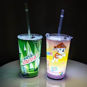 Gobelets lumineux LED créatifs pour bar et cadeaux de fêtes avec couvercle en plastique PS, gobelets à eau lumineux - Product Image 1