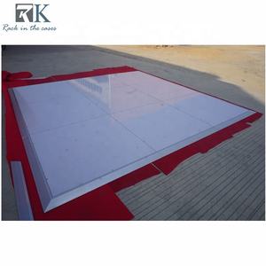 Pista de Baile Clásica con Patrón a Cuadros de 4'x4' en Blanco y Negro para Bodas y Fiestas - Product Image 1